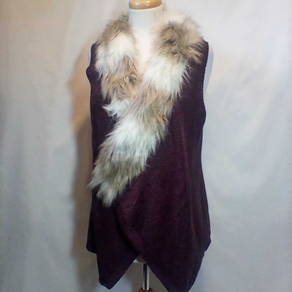 Skies Are Blue Vest with Faux Fur Collar Wrapper Size Large